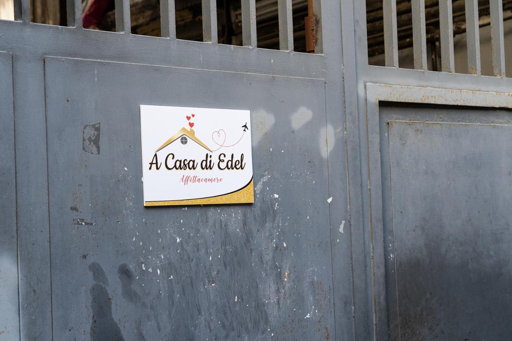 A Casa Di Edel Bed & Breakfast Napoli Exterior foto